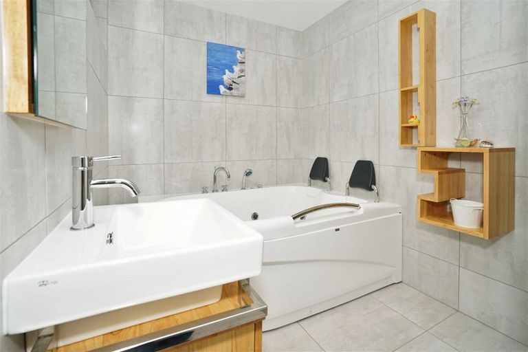 Photo of property in 13 Marnane Terrace, St Andrews, Hamilton, 3200