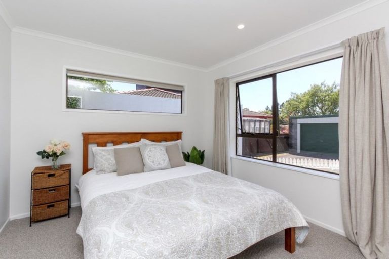 Photo of property in 60 Karina Road, Merrilands, New Plymouth, 4312