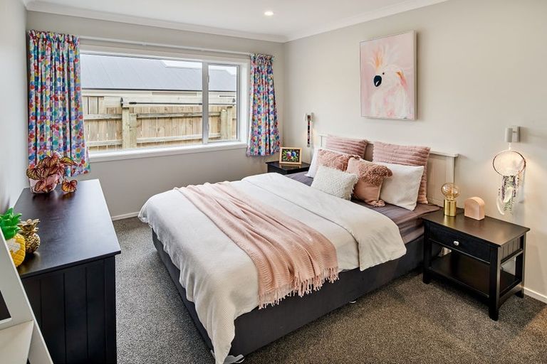 Photo of property in 107 Queen Charlotte Drive, Aotea, Porirua, 5024