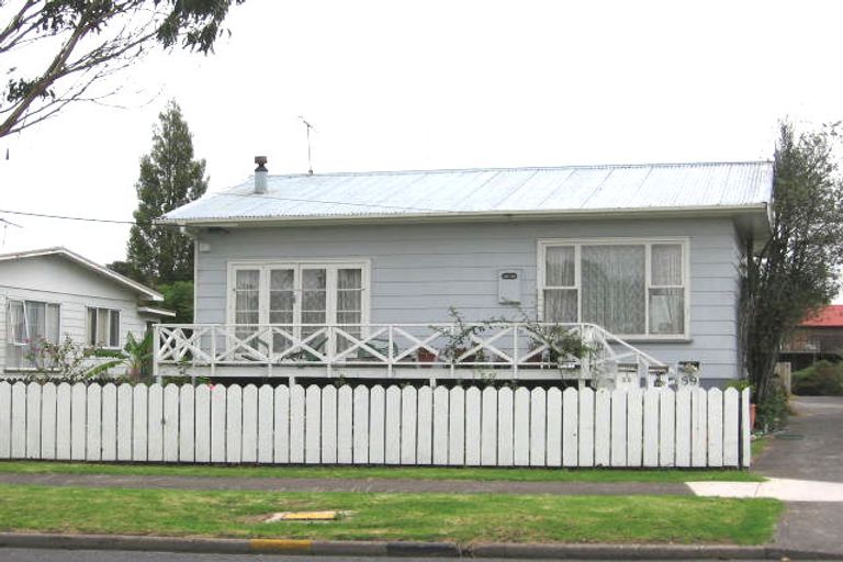 Photo of property in 1/59 Glendale Road, Glen Eden, Auckland, 0602