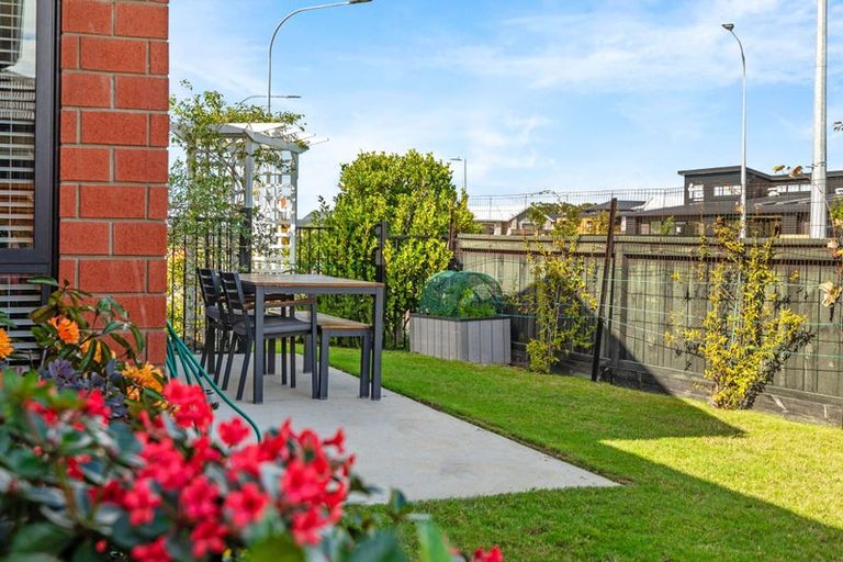 Photo of property in 1 Waikiwi Way, Papamoa, 3118