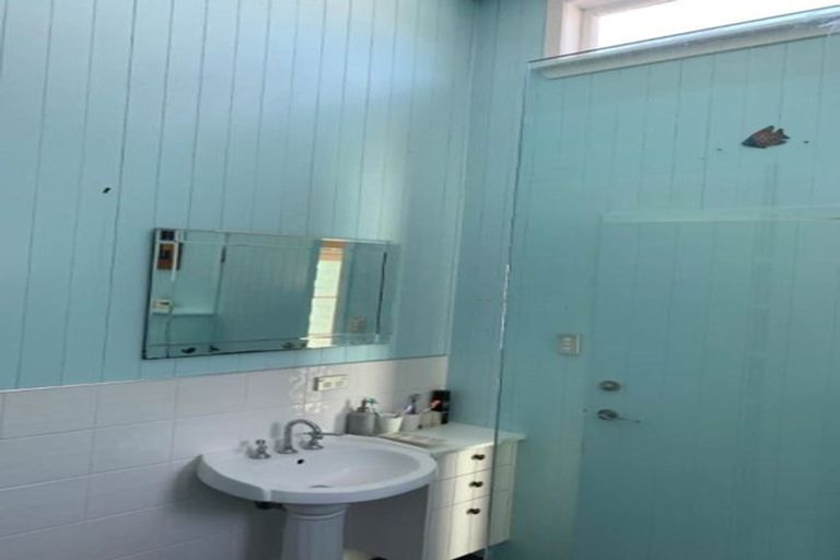 Photo of property in 27 Moana Road, Plimmerton, Porirua, 5026