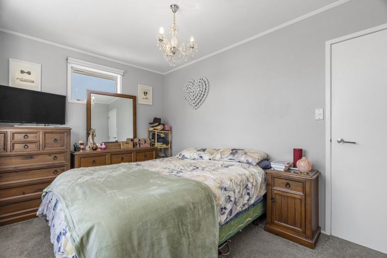 Photo of property in 42 Resolution Road, Welcome Bay, Tauranga, 3112