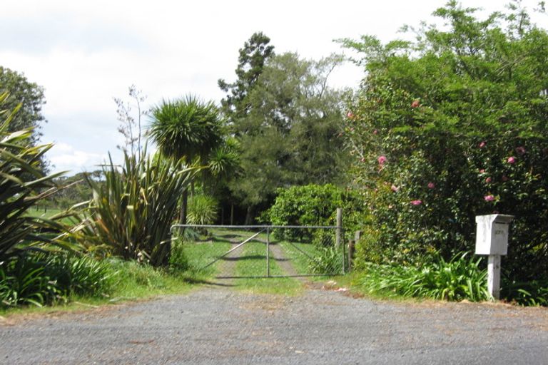 Photo of property in 276 Boord Crescent, Kumeu, 0891
