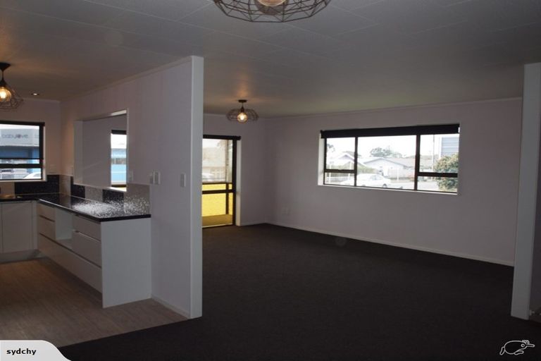 Photo of property in 1/481 Saint Aubyn Street, Moturoa, New Plymouth, 4310