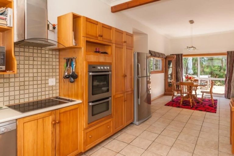 Photo of property in 290 Heatherlea Road East, Levin, 5571