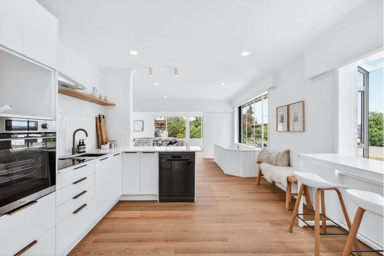 Photo of property in 1 Winston Street, Acacia Bay, Taupo, 3330