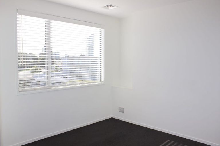 Photo of property in Shoal Haven Apartments, 407a/130 Anzac Street, Takapuna, Auckland, 0622