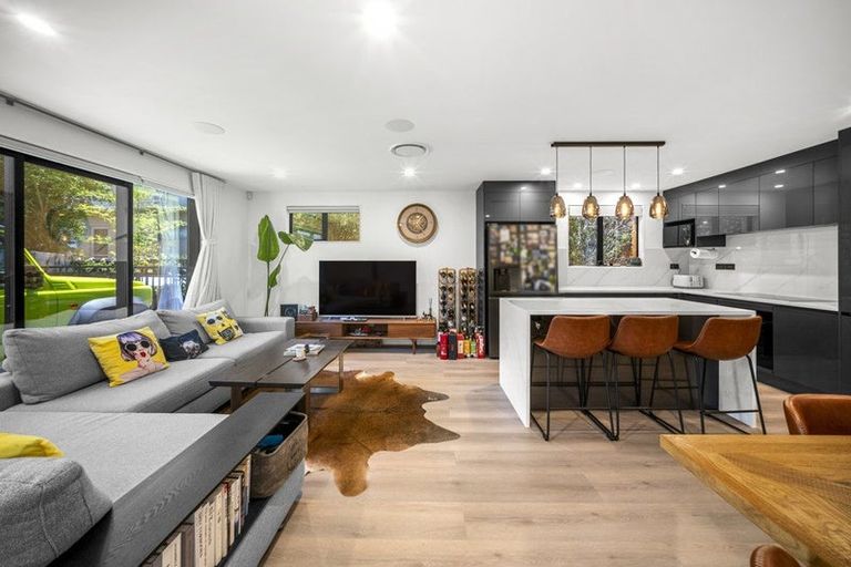 Photo of property in 25f Oteha Valley Road, Northcross, Auckland, 0632