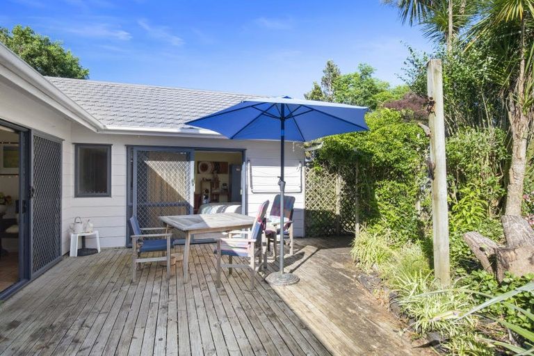 Photo of property in 10 Jenny Lane, Waiuku, 2123