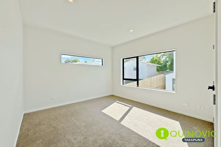 Photo of property in 7d Buisson Glade, West Harbour, Auckland, 0618
