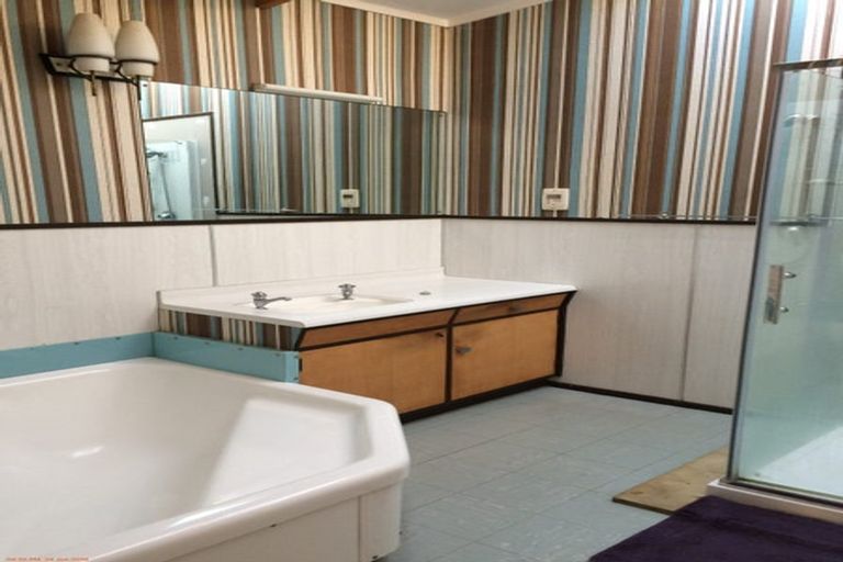 Photo of property in 432 Don Buck Road, Massey, Auckland, 0614