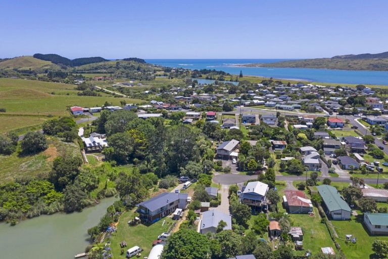 Photo of property in 12 Karioi Crescent, Raglan, 3225