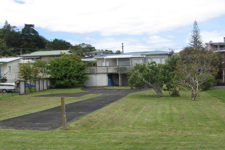 Photo of property in 83 Tindalls Bay Road, Tindalls Beach, Whangaparaoa, 0930