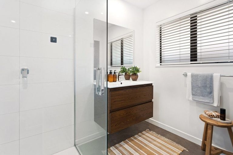 Photo of property in 2/64 Searells Road, Strowan, Christchurch, 8052