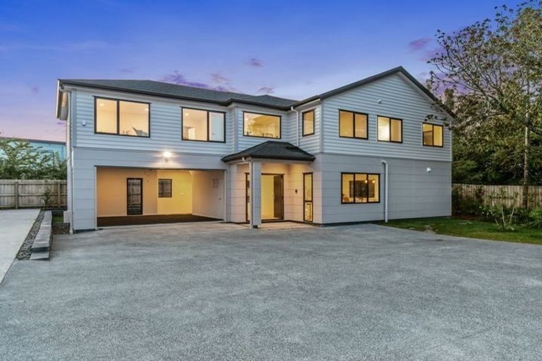 Photo of property in 15 Ti Kouka Place, Te Atatu Peninsula, Auckland, 0610