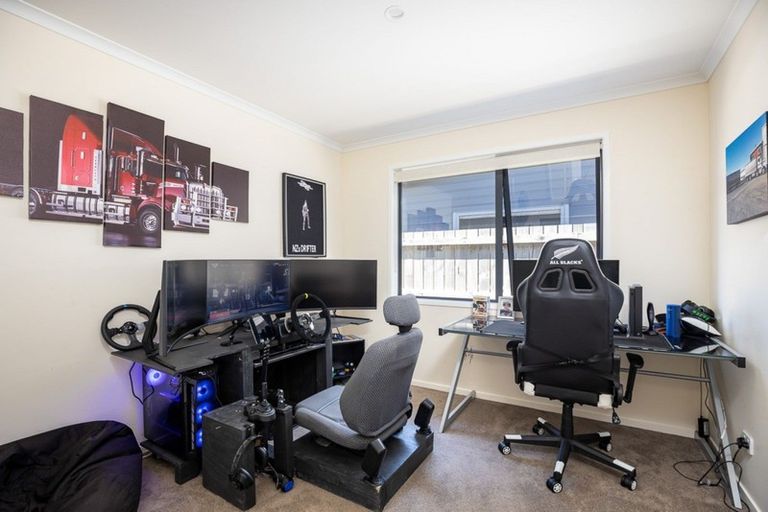 Photo of property in 15 Nukuroa Close, Waitara, 4320