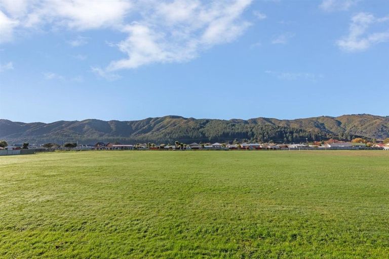 Photo of property in 236 Wellington Road, Wainuiomata, Lower Hutt, 5014