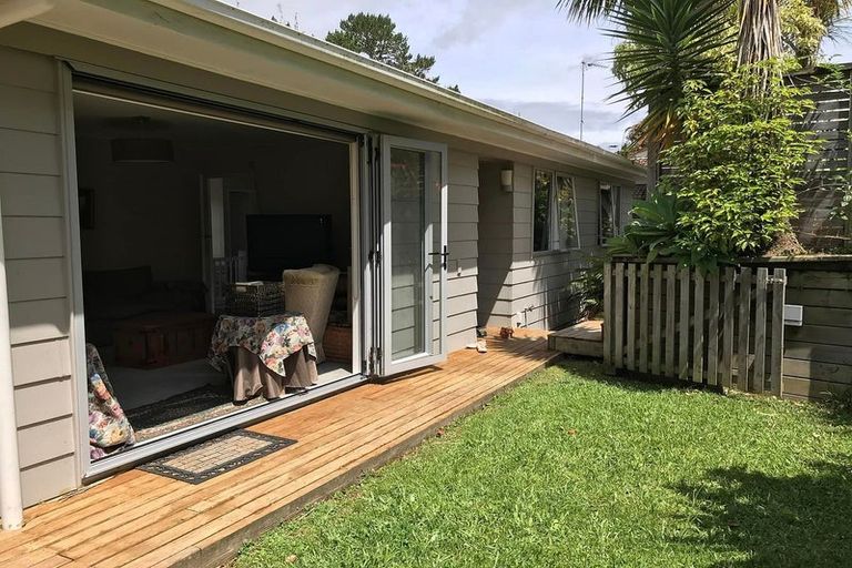 Photo of property in 10 Airey Place, Torbay, Auckland, 0630