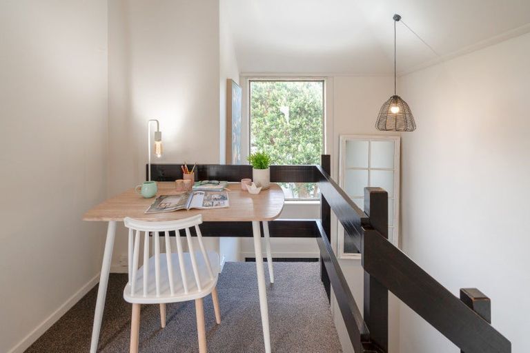 Photo of property in 138 Akaroa Drive, Maupuia, Wellington, 6022