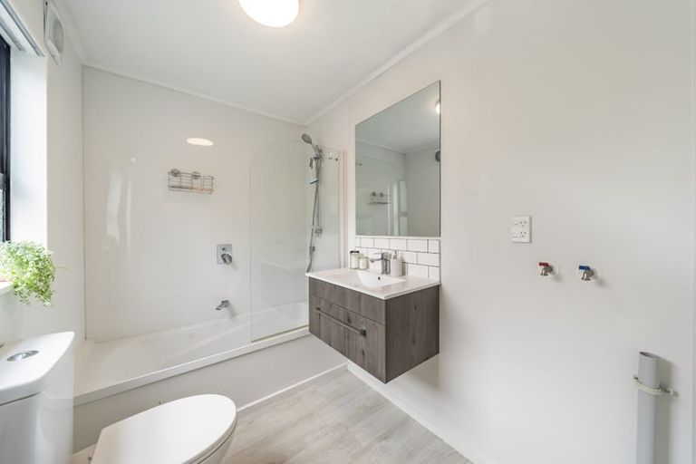 Photo of property in 66 Woodhouse Avenue, Karori, Wellington, 6012