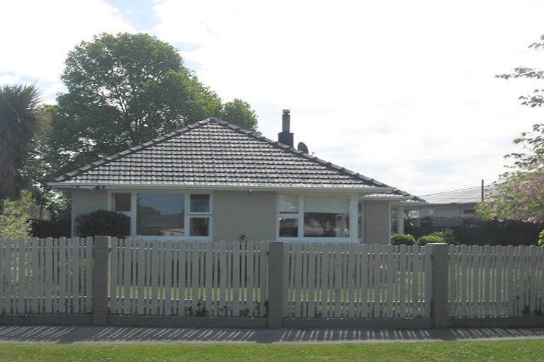 Photo of property in 37 Martbern Crescent, Bishopdale, Christchurch, 8053