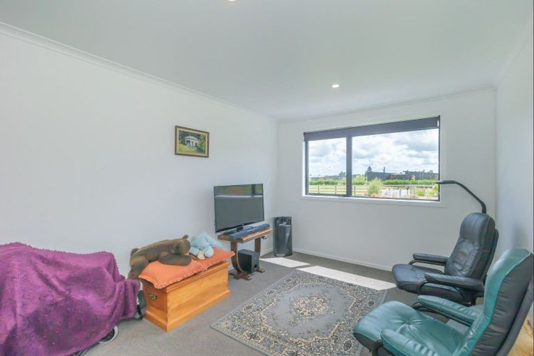 Photo of property in 152 Gladstone Road, Levin, 5571