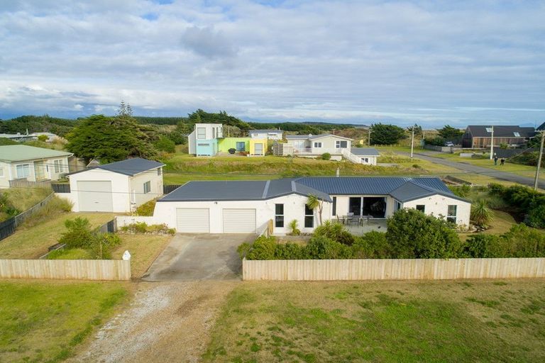 Photo of property in 31 Marine Parade South, Foxton Beach, Foxton, 4815