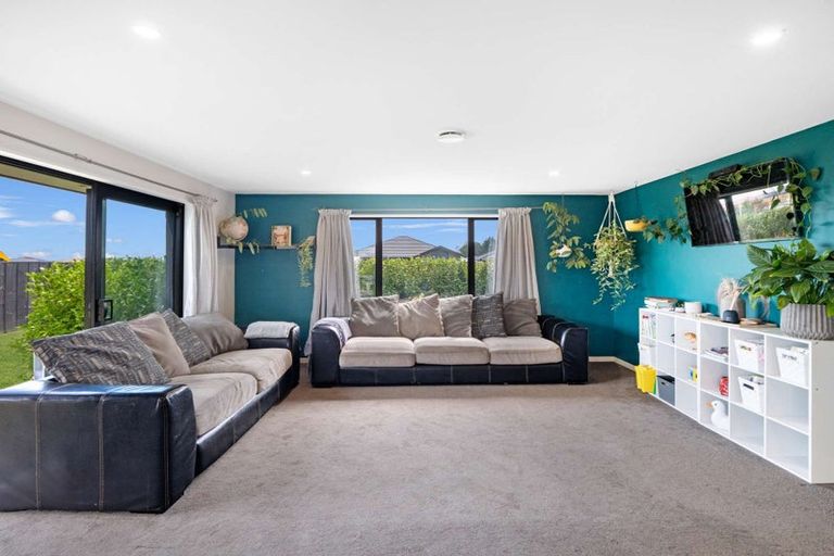 Photo of property in 4 Shillingford Boulevard, Rolleston, 7615