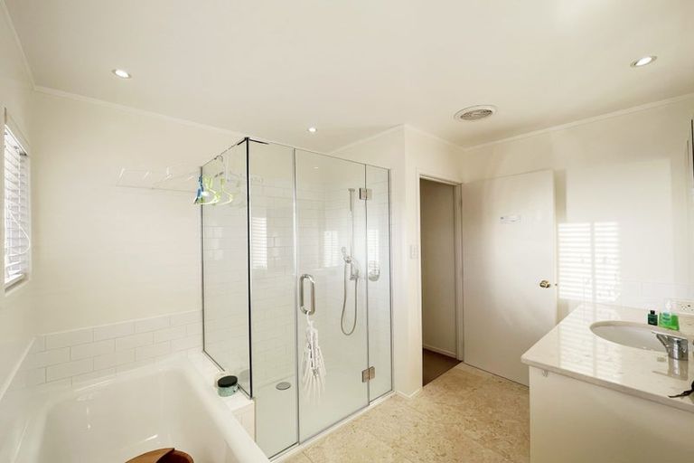 Photo of property in 78 Onewa Road, Northcote Point, Auckland, 0627