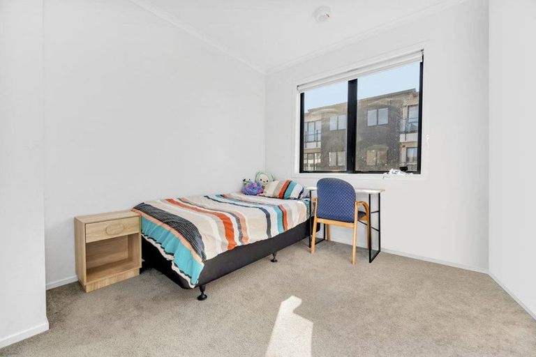 Photo of property in 10/11 Carlos Drive, Flat Bush, Auckland, 2016