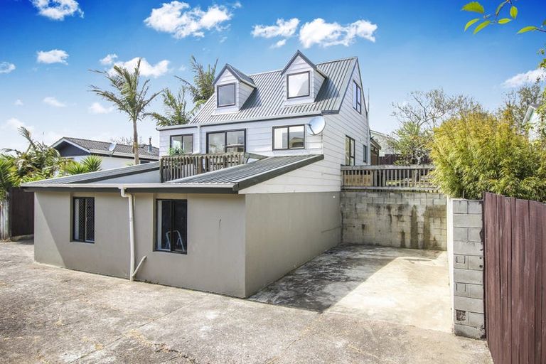 Photo of property in 5a Sabot Place, Massey, Auckland, 0614