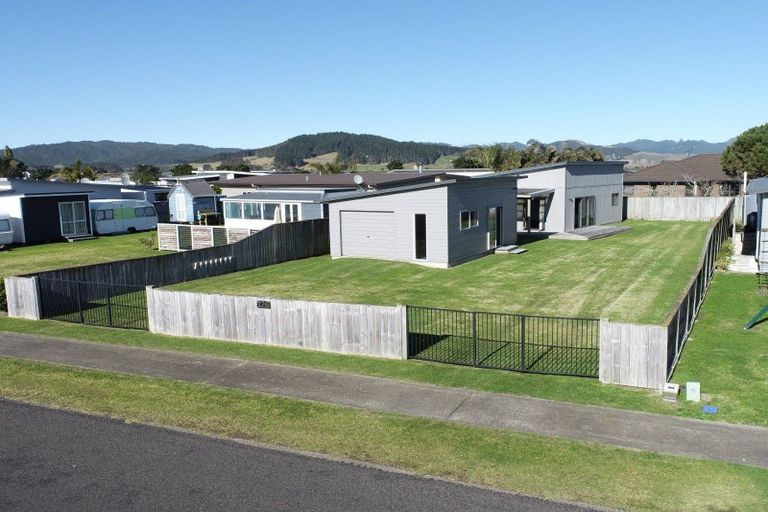 Photo of property in 126 Rangiora Crescent, Matarangi, Whitianga, 3592