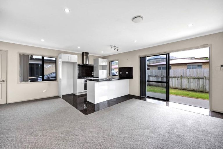 Photo of property in 14 Frederick Place, Whalers Gate, New Plymouth, 4310