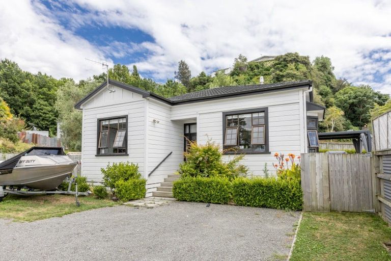Photo of property in 12 Chaucer Road, Hospital Hill, Napier, 4110
