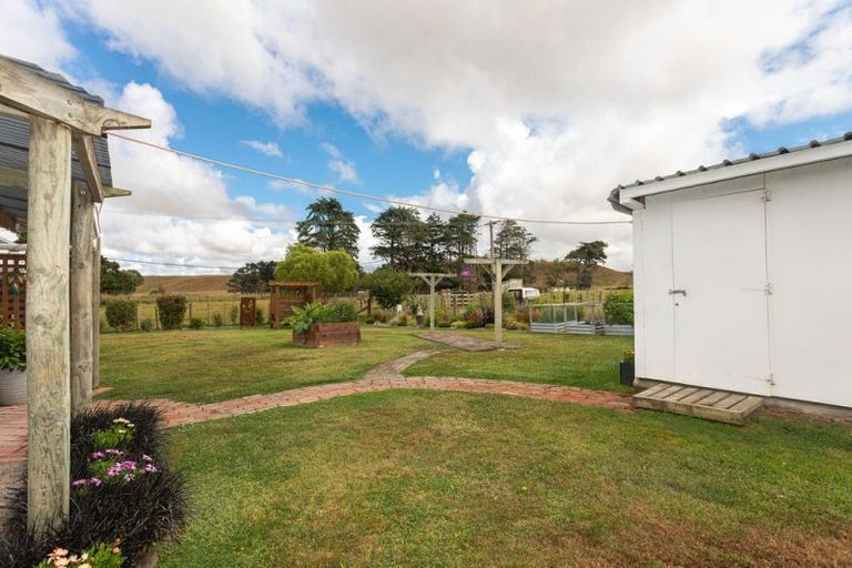 Photo of property in 881 Cowper Road, Dannevirke, 4976