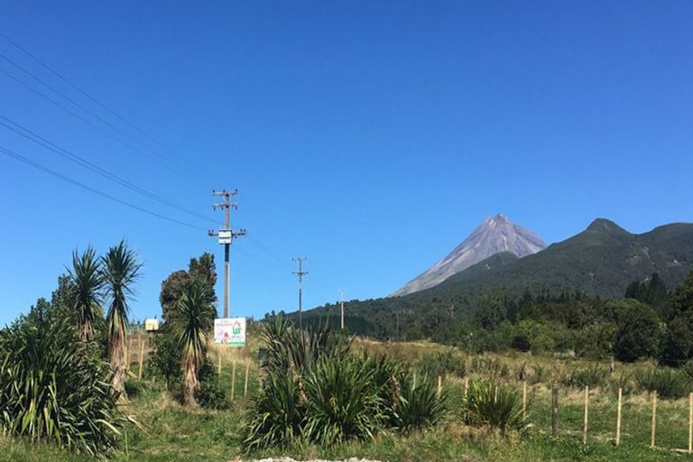 Photo of property in 1790 Mangorei Road, Mangorei, New Plymouth, 4371