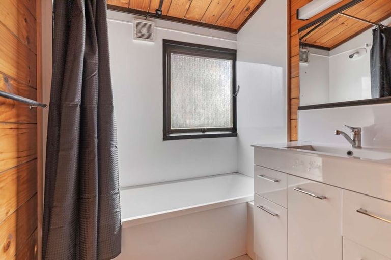 Photo of property in 6 Aries Place, Kawaha Point, Rotorua, 3010