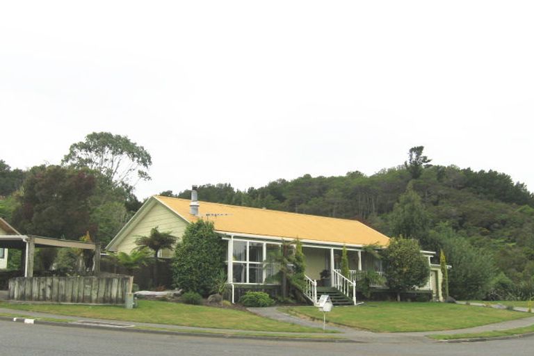 Photo of property in 106 Norana Road, Timberlea, Upper Hutt, 5018