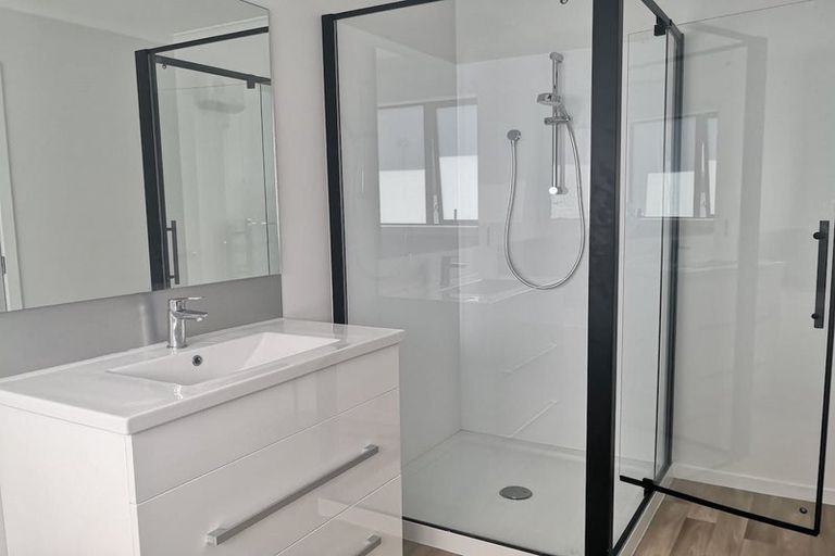 Photo of property in 124a Cambridge Terrace, Fairfield, Lower Hutt, 5011