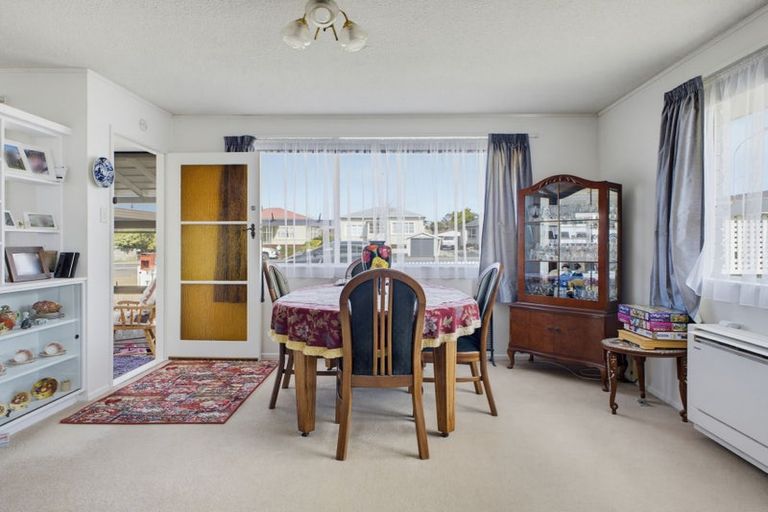 Photo of property in 84 Broadway, Stratford, 4332