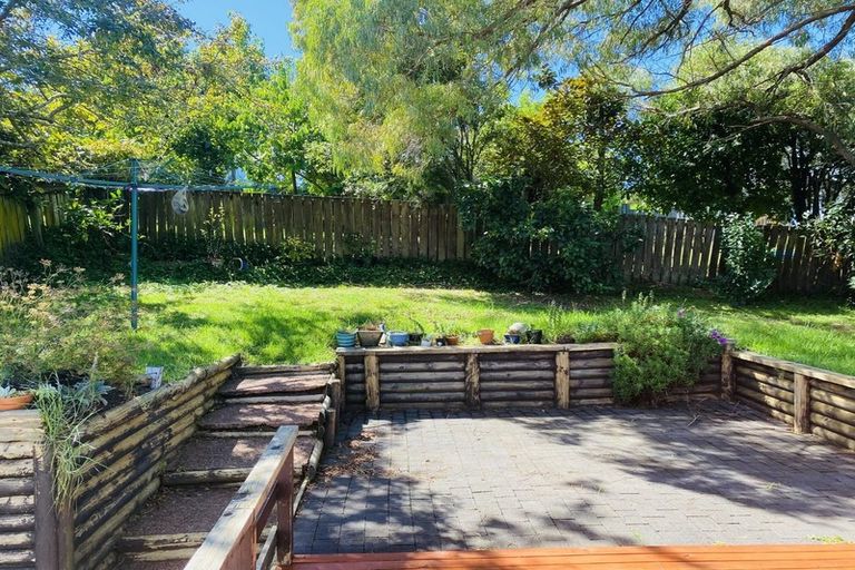 Photo of property in 46 Trias Road, Totara Vale, Auckland, 0629