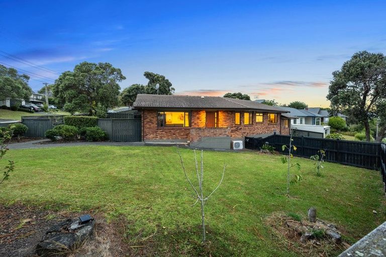 Photo of property in 37 Parkhill Road, Mellons Bay, Auckland, 2014