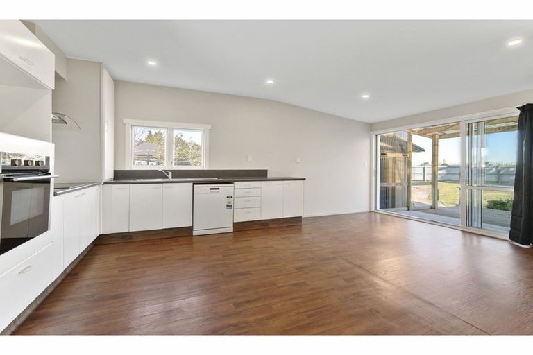 Photo of property in 5 Main North Road, Woodend, 7610