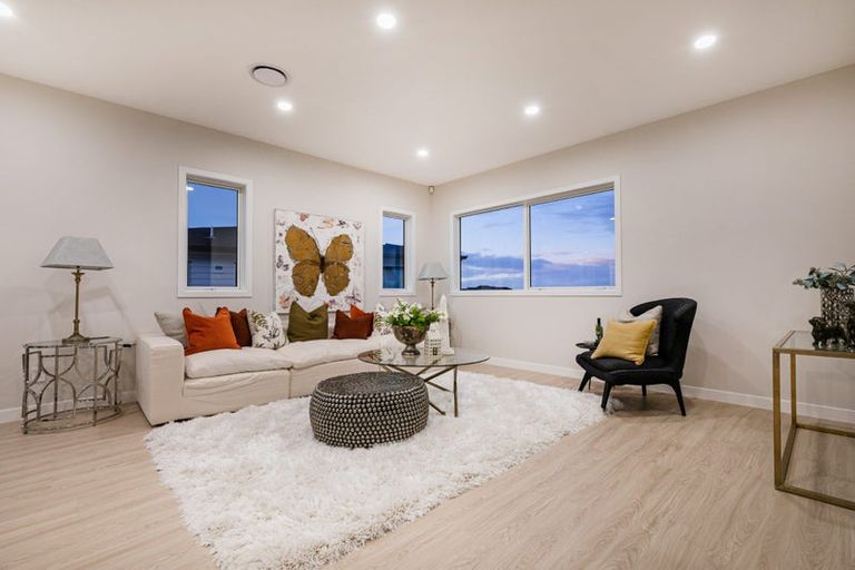 Photo of property in 7 Surf View Crescent, Red Beach, 0932