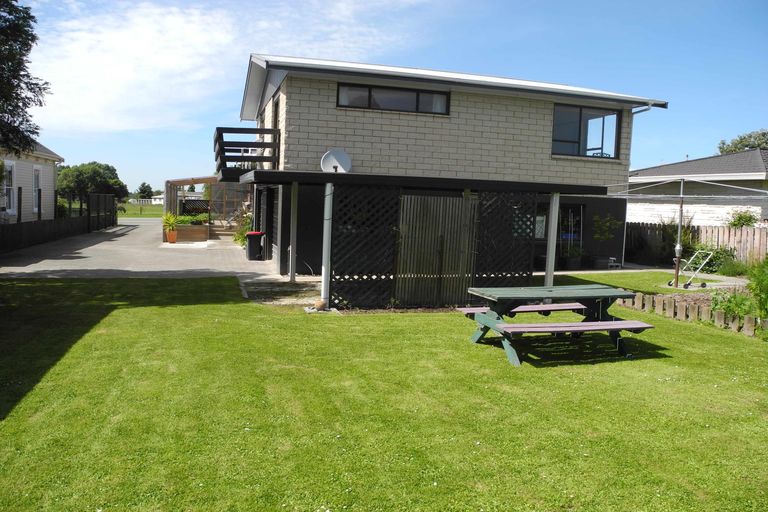 Photo of property in 12 Timaru Road, Waimate, 7924