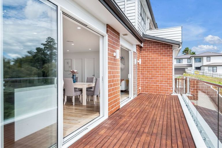 Photo of property in 23 Bartells Drive, Goodwood Heights, Auckland, 2105