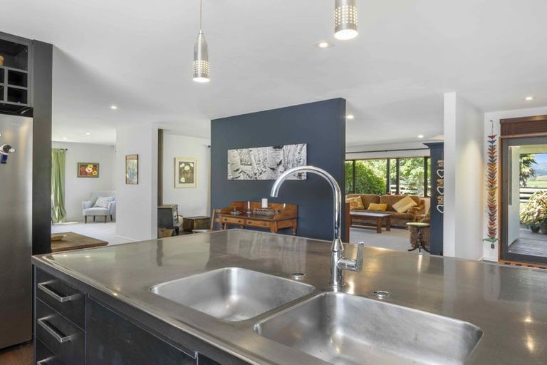 Photo of property in 424 Tararua Road, Levin, 5571