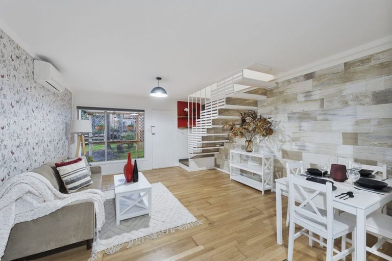 Photo of property in 7/108 West Coast Road, Glen Eden, Auckland, 0602