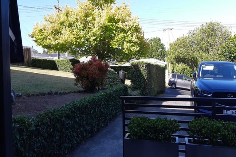 Photo of property in 12 Meadowvale Avenue, Forrest Hill, Auckland, 0620